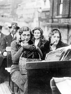 Shag: Smoking women, 1936