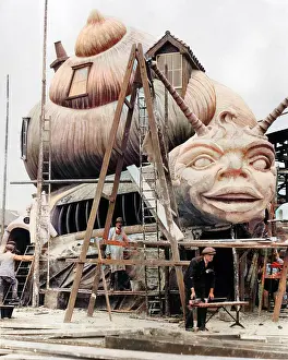 Sideshows: SNAIL HAUNTED HOUSE