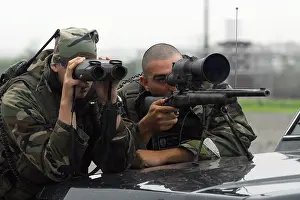 Marksmen: A sniper team search for opposing forces ?