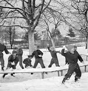 Mevald: Snow ball fight - first snow
