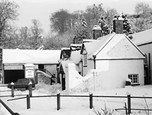 Loggerheads: SNOW COVERED INN
