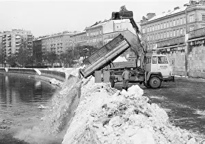 Dumped: Snow is dumped into Danube Canal 1983
