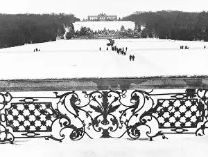 Schonbrunn: Snow in Schonbrunn Palace Park