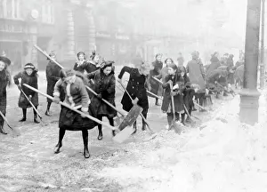 Agers: Snow shovelling in Berlin, 1917
