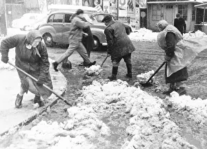 Imagno Brandstätter Images Gmbh: Snow slush in Vienna 1963