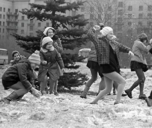 Snowballs: Snowball playing, 1977
