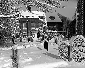 Monken: SNOWY CHURCHYARD