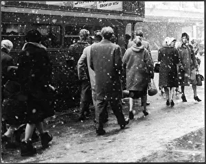Struggling: SNOWY LONDON
