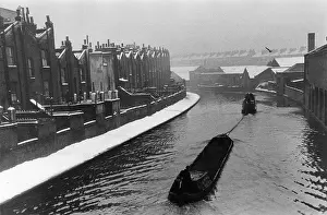 SNOWY PADDINGTON CANAL
