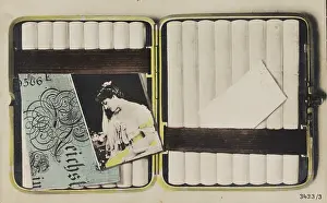 Reichsmark: Snuffbox with cigarettes