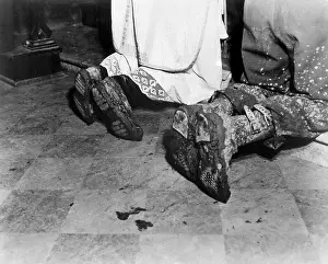 Lcgr1407: With soiled army boots, a Chaplain and soldier kneel