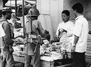 Rang: SOLDIER BUYING GOODS