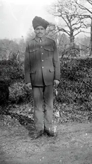Hardinge: Soldier in a garden