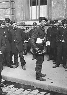 Breakers: A soldier as mailman in Paris, 1906