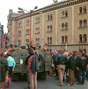 Libor: Soldiers - armoured vehicle - protest