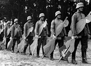Cardboard: Soldiers carry targets to the shooting range