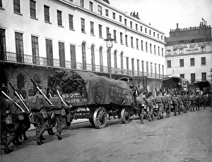 Pickfords: Soldiers escorting carts during railway strike