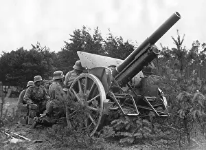 Oder: Soldiers with field howitzer during an exercise, 1935