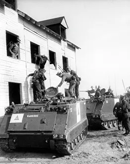 Whcih: US soldiers during fight exercises in Berlin
