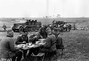 German Soviet: Soldiers of a German battery on the Eastern Front, 1941