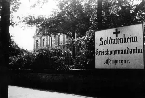 Compiegne: Soldiers home in Compiegne, 1942