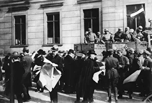 Leaflets: Soldiers of the Kapp Putsch distribute flyers