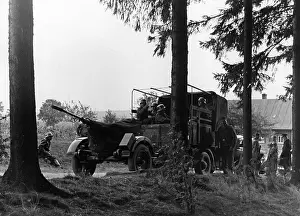 Transporter: Soldiers with light antiaircraft gun during