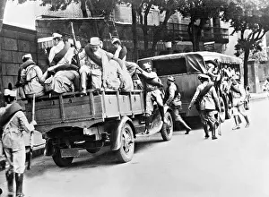 Governmental: Soldiers of the Marine infantry arrive to support the govern