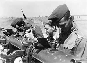 Determine: Soldiers at the rangefinder of a Flak battery, 1942