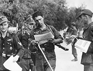 Stosstrupp: Soldiers read the front newspaper, 1944