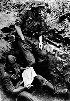 Lessmann: Soldiers reading the Frontzeitung - military