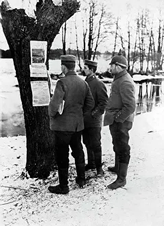 Adjusted: Soldiers reading a newspaper, 1915