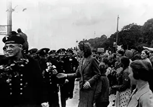 Cheer: Soldiers return home from Narvik, 1940