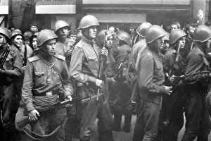 Liberalization: Soldiers - submachine guns - Prague