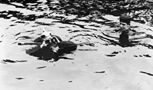 Treptow: Soldiers test a lifejacket, 1911