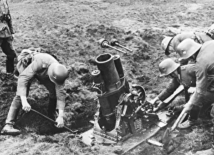 Thrower: Soldiers with mine thrower, 1935