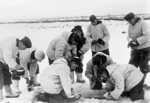 Feldherrnhalle: Soldiers washing their dishes, 1943