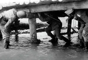 Explosives: Soldiers of the Wehrmacht defusing an explosive device, 1942