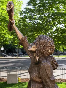 Mulatto: Solitude statue, Place du General Catroux, Paris, France