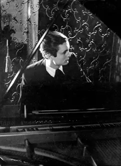 Sombre: SOMBRE PIANIST