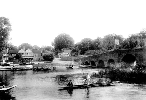 Sonning: Sonning, the Bridge and the Hotel 1904