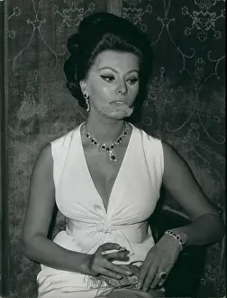 Sica: Sophia Loren at gala performance, smoking cigarette