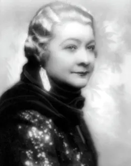 Comedienne: Sophie Tucker - actress