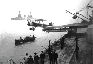 Strutter: Sopwith 1.5 Strutter taking off from gun platform