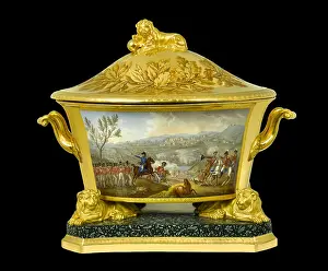 Tureen: Soup tureen depicting the Battle of Vimiero