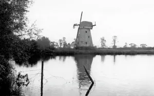 Ockendon: South Ockendon, the Windmill c1960