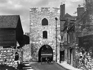 Headroom: SOUTHAMPTON CITY WALLS
