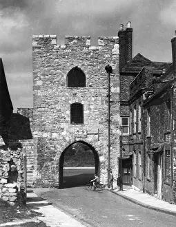 Gatehouses: SOUTHAMPTON WEST GATE