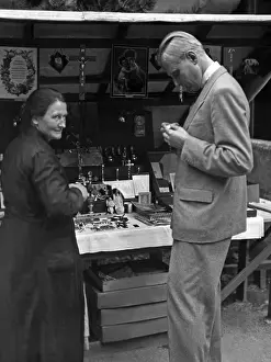 Souvenirs: Souvenir stand in Vienna, 1936