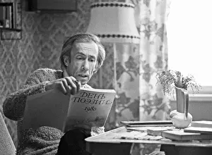 Rehearses: Soviet actor Valentin Nikulin at home, 1985